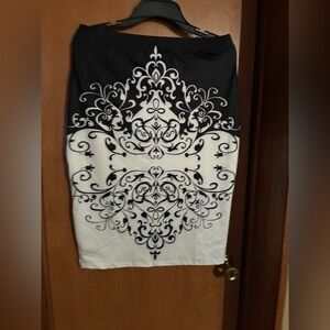 Elegant Black and White Swim Skirt Size XL